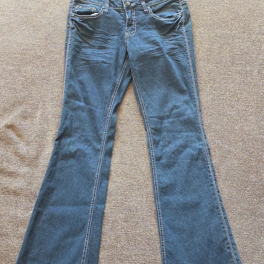 Women's Size 11 Blue Boot Cut Jeans With Rhinestone - Picture 4 of 5
